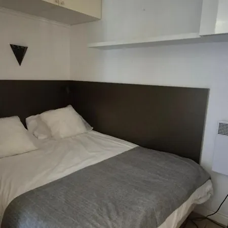 Appartamento Piscine - à Pieds - Tennis - Basket - Pétanque - Parking Privé - Matelas De Qualité -appartement 4 Personnes à Sur - Proche Bandol