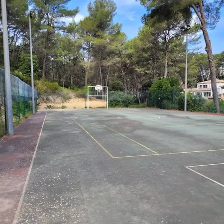 Piscine - à Pieds - Tennis - Basket - Pétanque - Parking Privé - Matelas De Qualité -appartement 4 Personnes à Sur - Proche Bandol