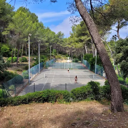 Piscine - à Pieds - Tennis - Basket - Pétanque - Parking Privé - Matelas De Qualité -appartement 4 Personnes à Sur - Proche Bandol