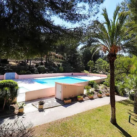 Piscine - à Pieds - Tennis - Basket - Pétanque - Parking Privé - Matelas De Qualité -appartement 4 Personnes à Sur - Proche Bandol Appartamento